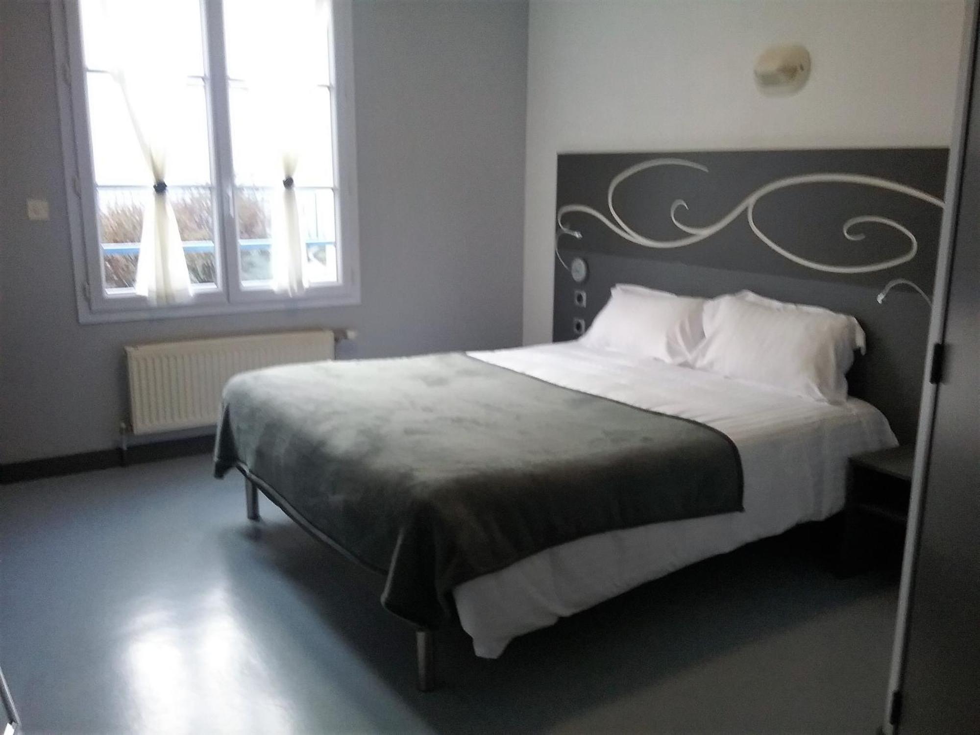 Le Clos Albert Loudun Room photo